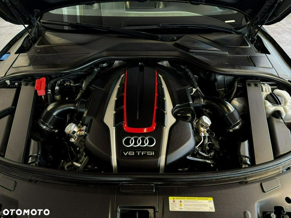 Audi S8 - 32
