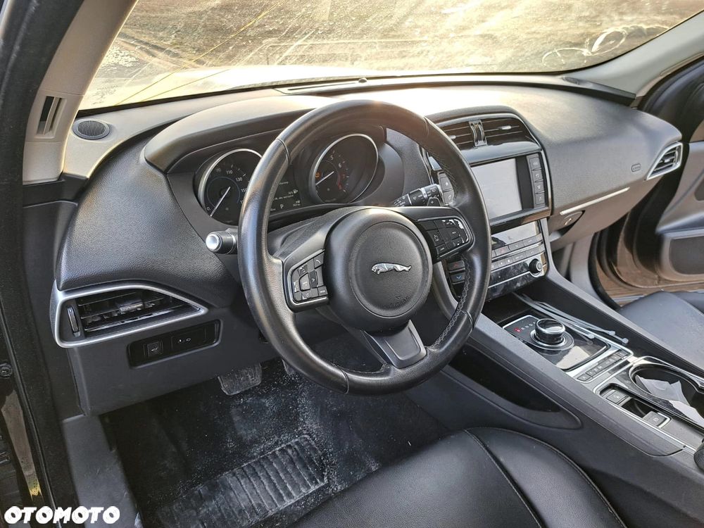 Jaguar F-Pace - 17