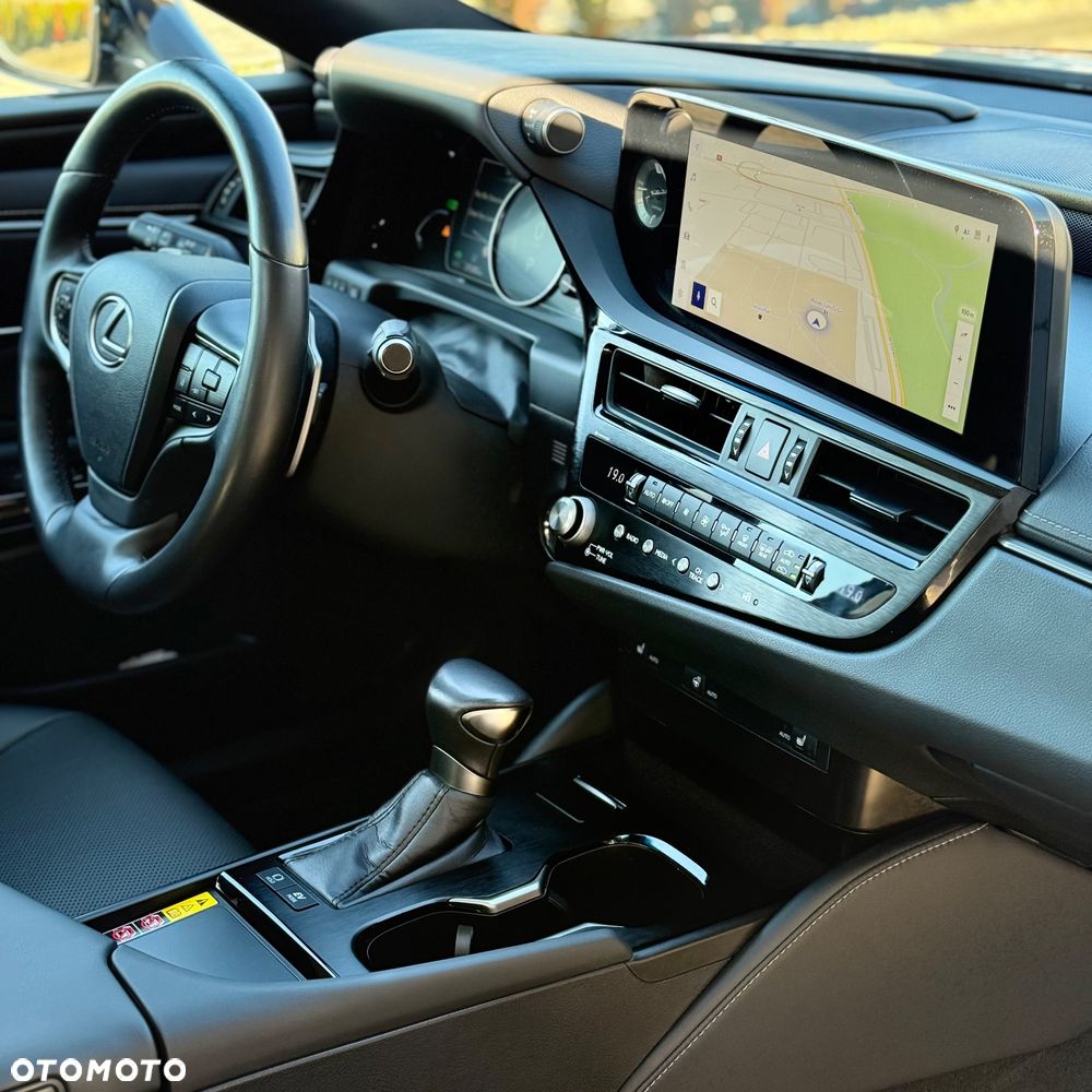 Lexus ES 300h Business Edition - 15
