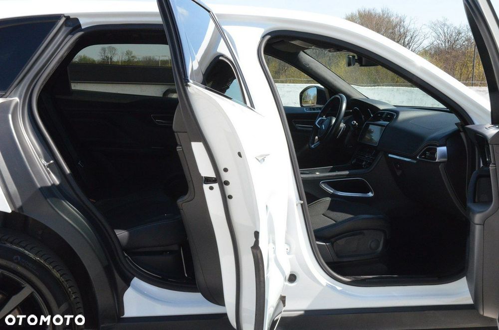 Jaguar F-Pace 2.0 i4P AWD Chequered Flag - 37