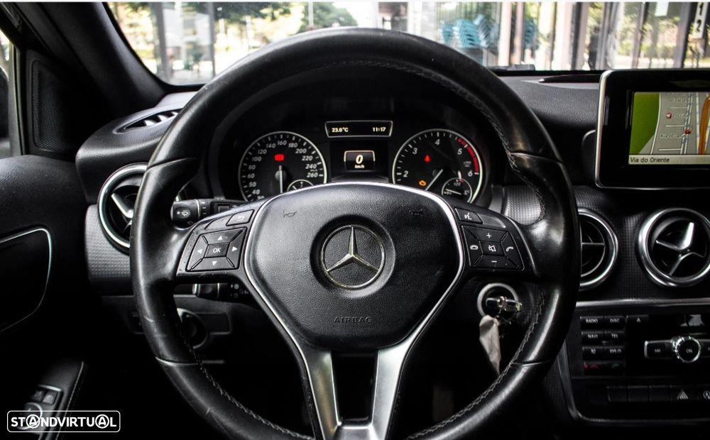 Mercedes-Benz A 180 d AMG Line - 12