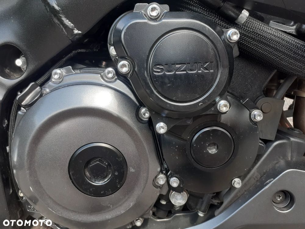 Suzuki GSX 1000 - 24
