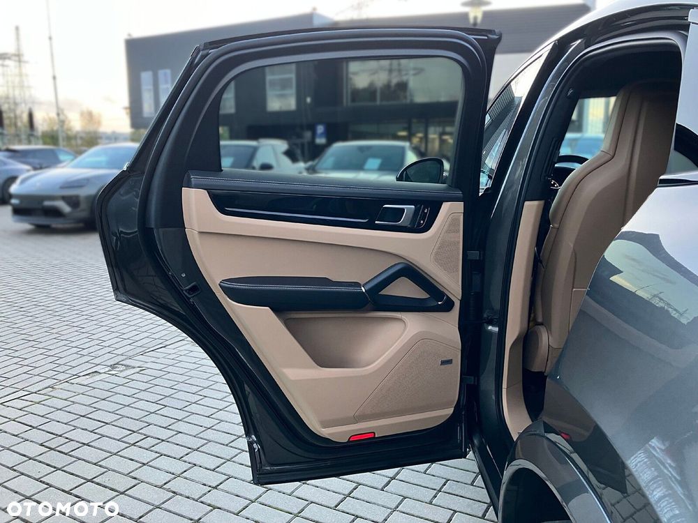 Porsche Cayenne - 22