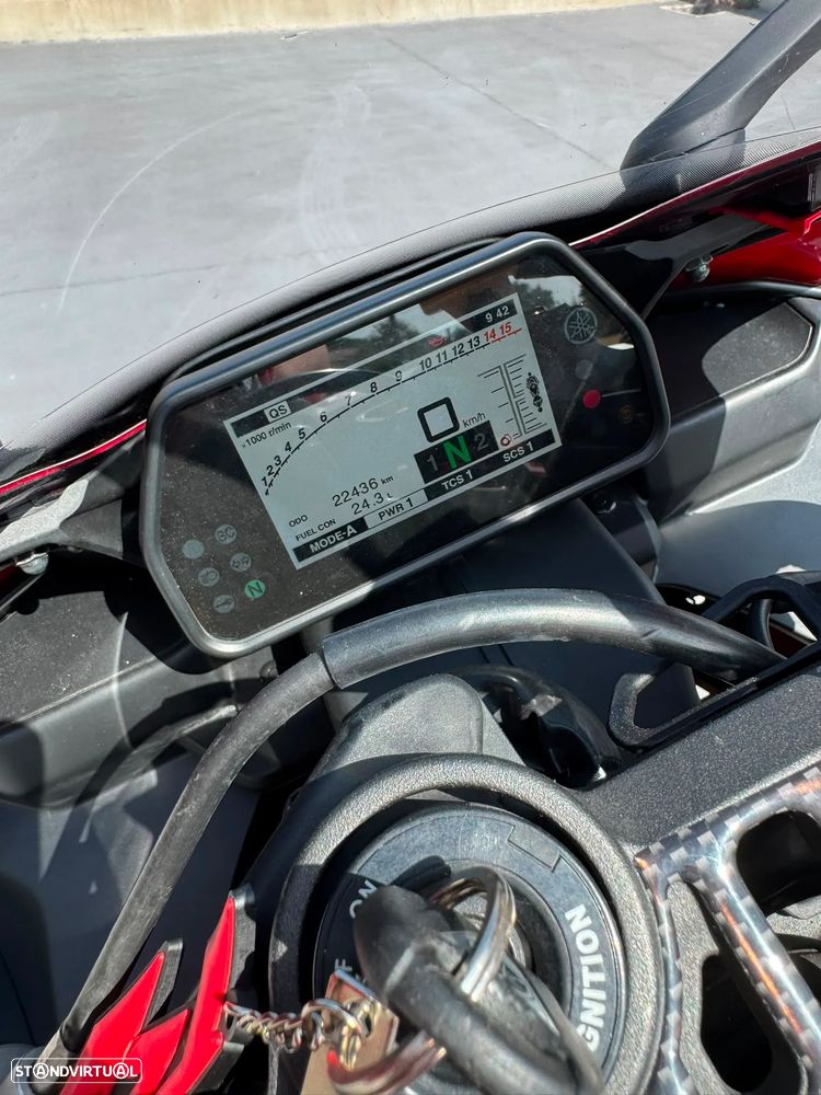 Yamaha YZF R1 - 16