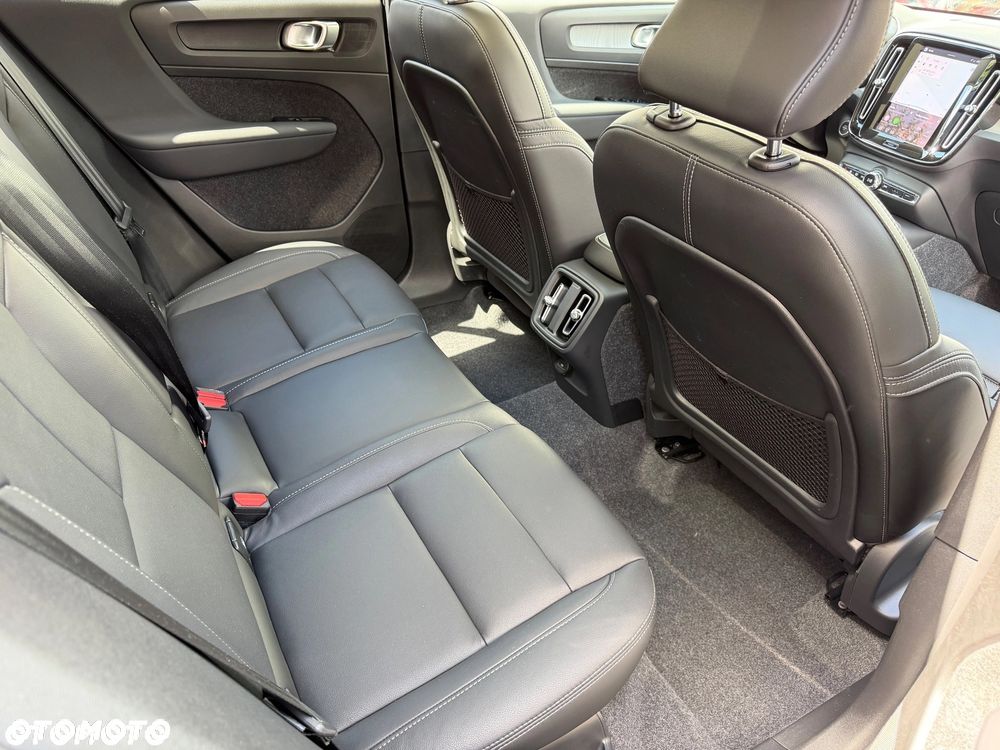 Volvo XC 40 B3 B DKG Ultra Black Edition - 9