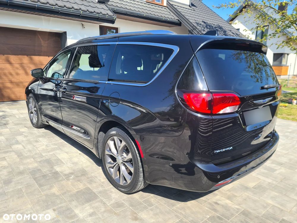 Chrysler Pacifica - 4