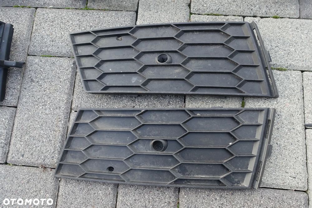 KRATKA ZDERZAKA OCTAVIA III LIFT 16-20r.  PRZED LIFT 12-16r. - 12