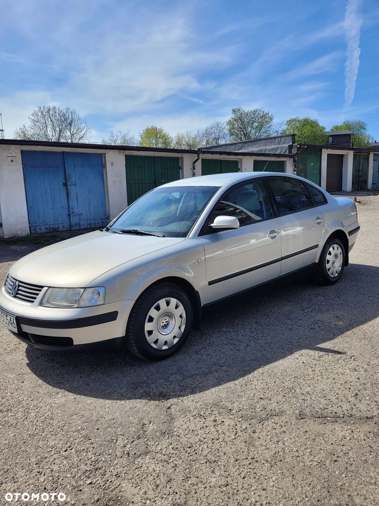 Volkswagen Passat 1.8 Comfortline - 1