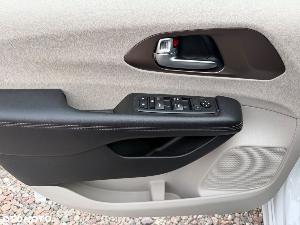 Chrysler Pacifica - 23