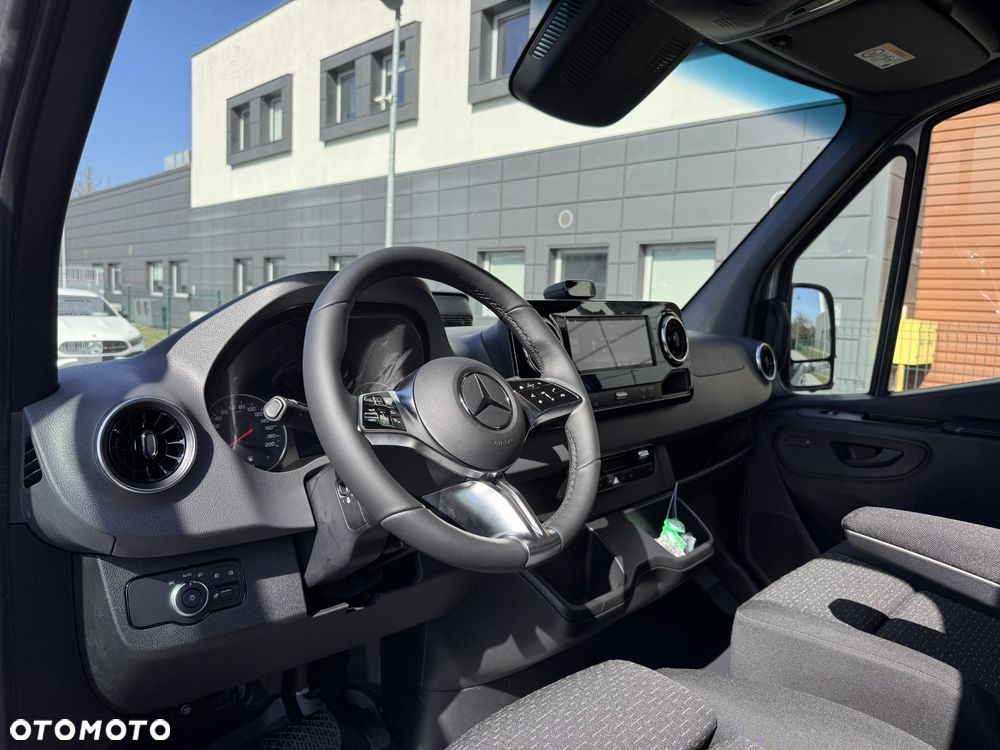 Mercedes-Benz Sprinter - 10