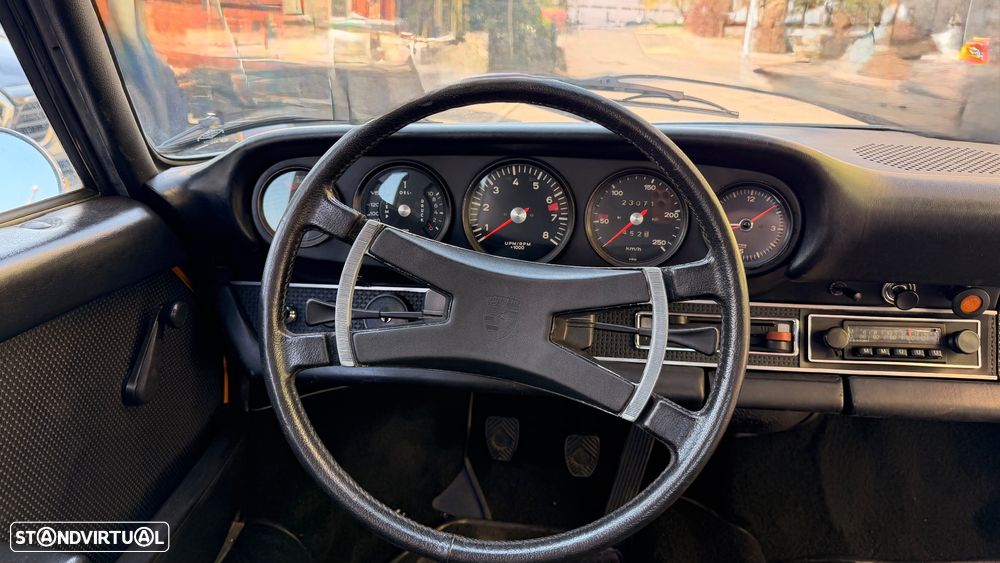 Porsche 911 Série F - 41