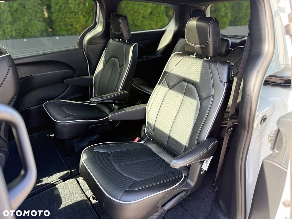 Chrysler Pacifica - 23