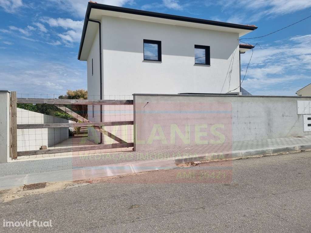 ANDAR MORADIA T2 - LOBÃO - Grande imagem: 3/19