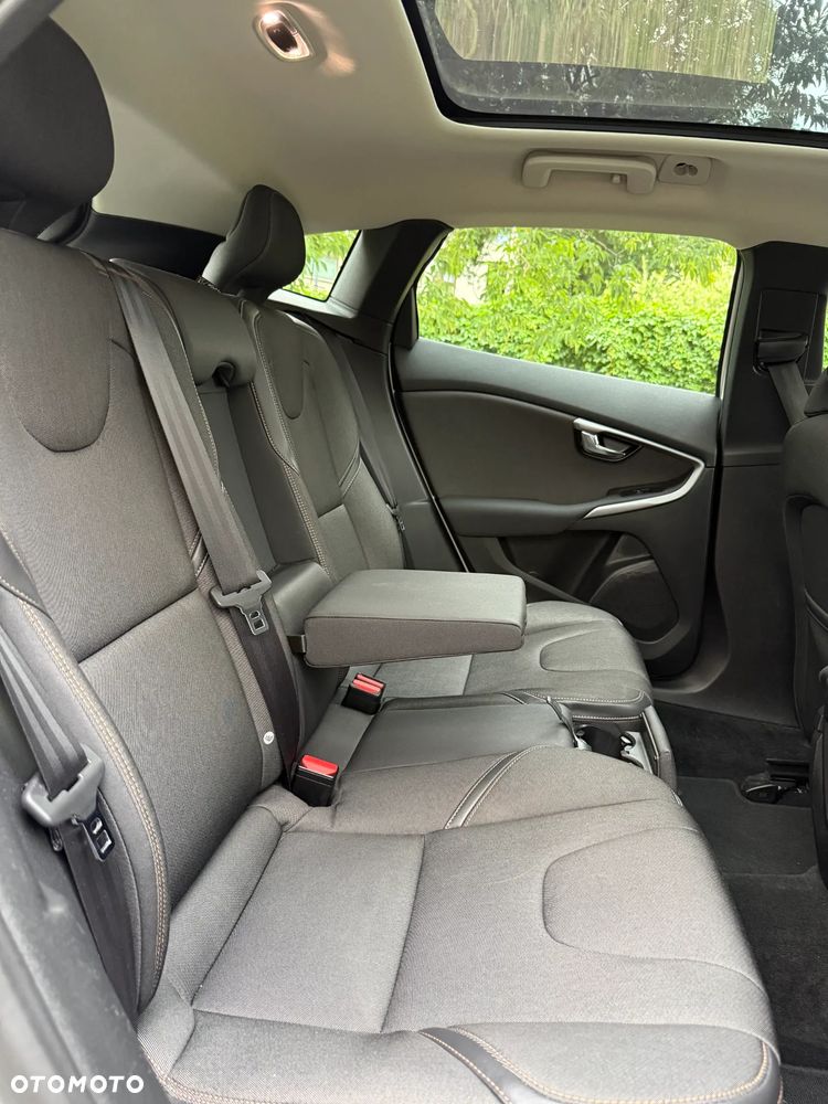 Volvo V40 Cross Country D4 Momentum - 19