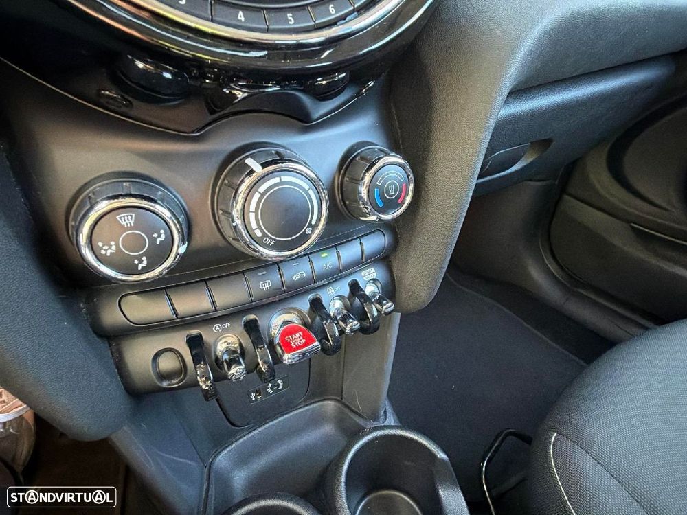 MINI 3 Portas One D - 12