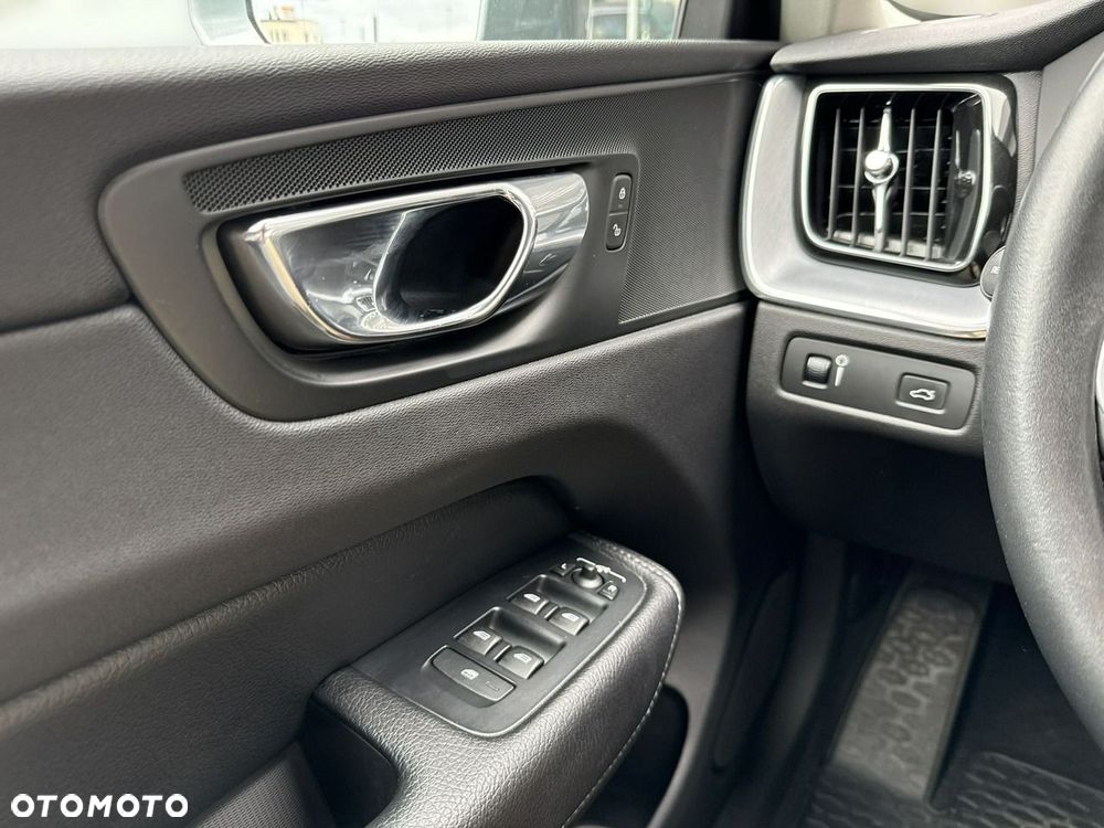 Volvo XC 60 D4 AWD Geartronic Momentum - 22