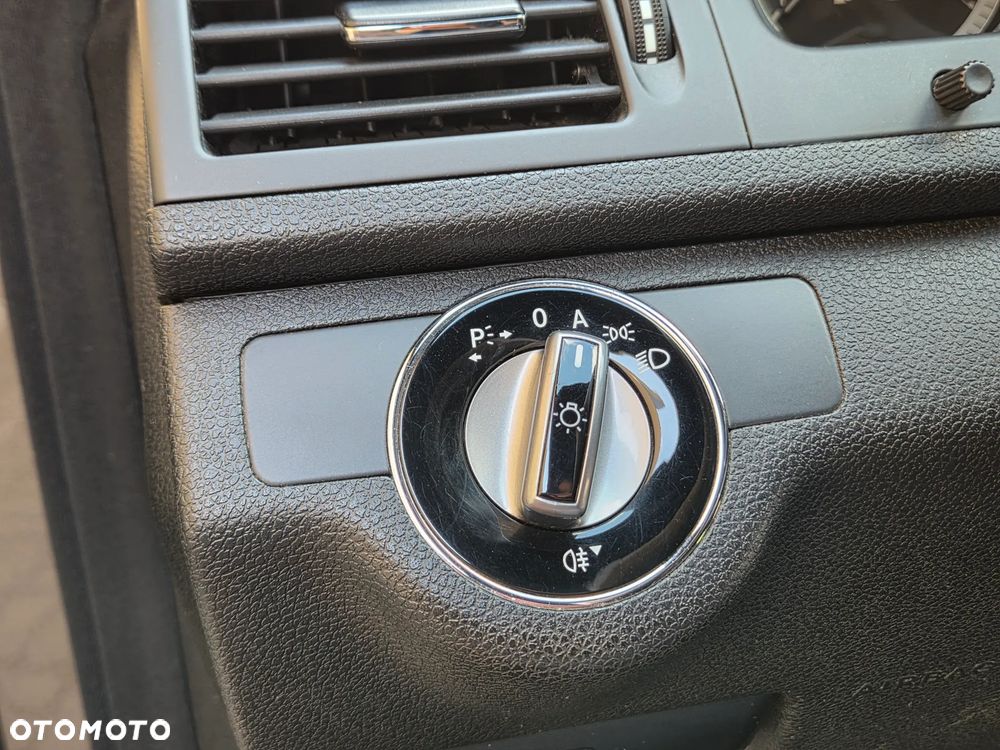 Mercedes-Benz Klasa C 200 (BlueEFFICIENCY) Avantgarde - 37