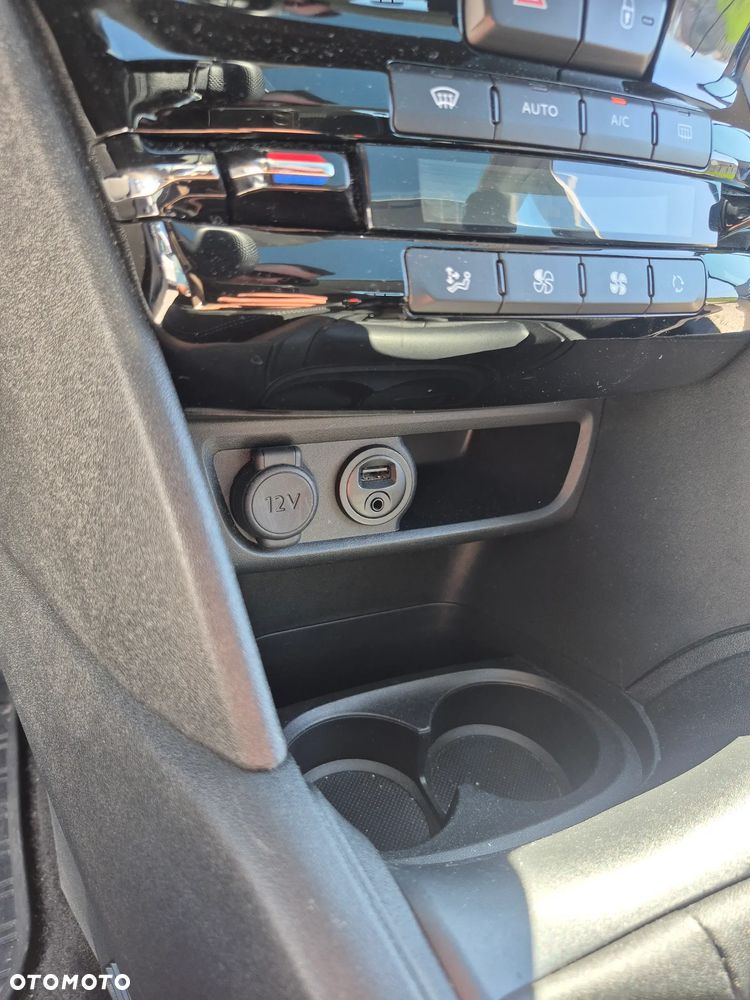 Peugeot 208 - 30
