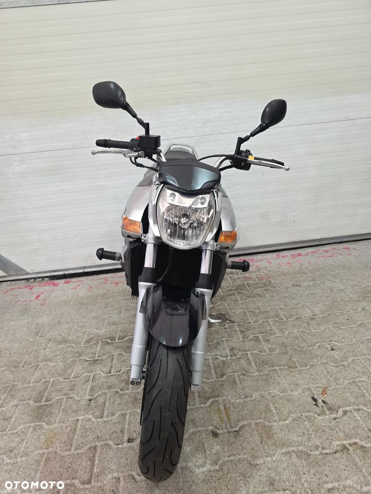 Suzuki GSR - 13