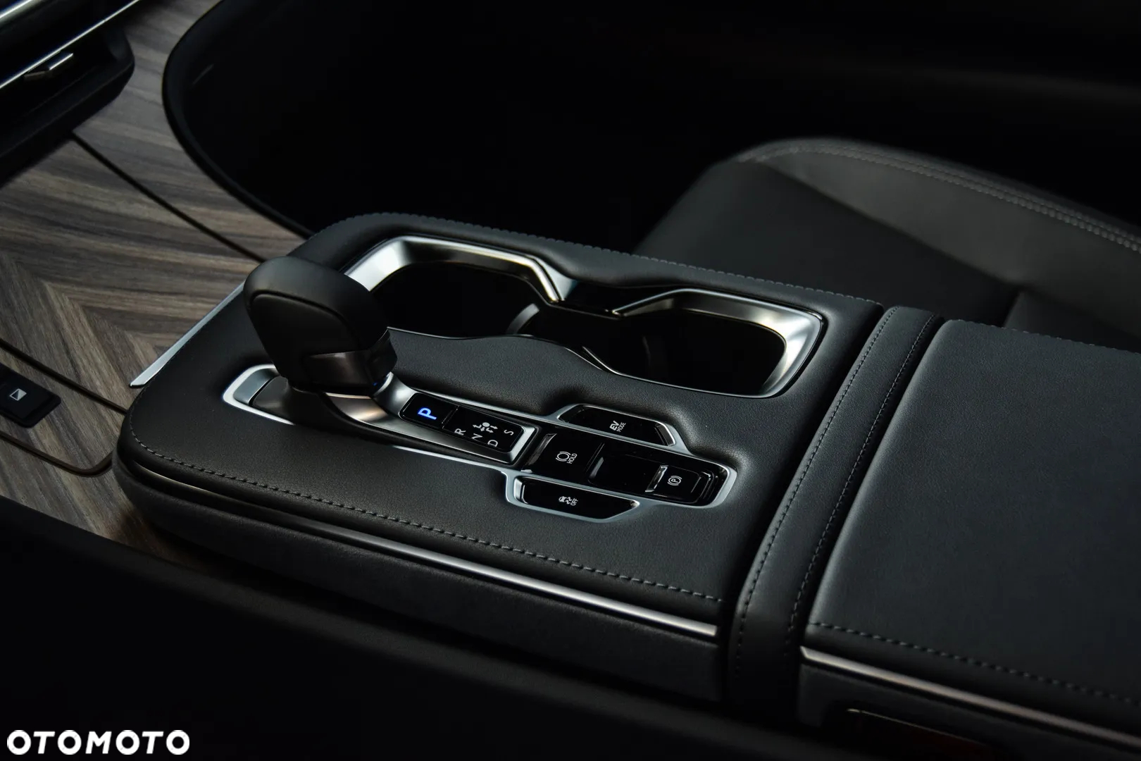 Lexus LM 350h Omotenashi - 23