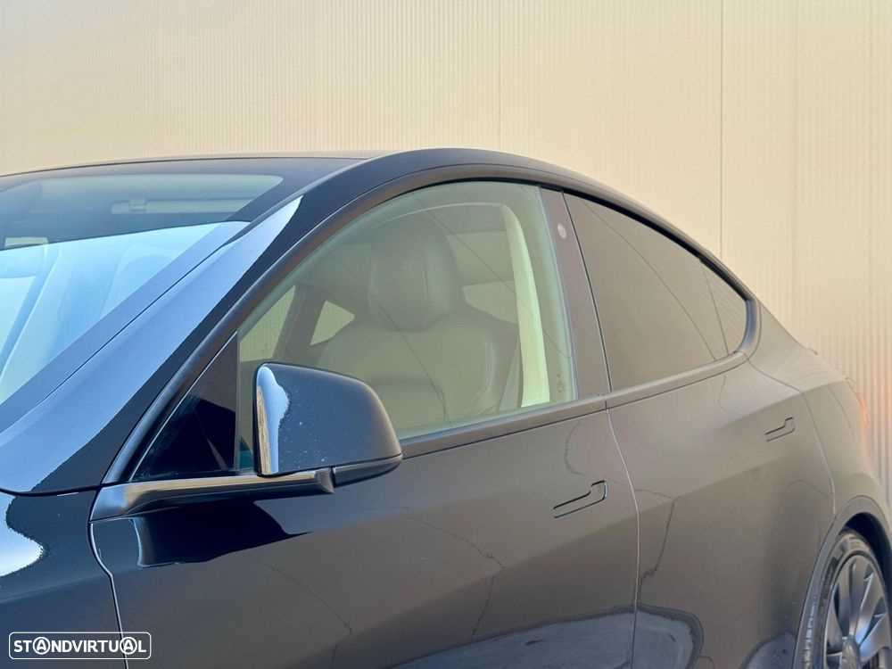 Tesla Model Y Performance Dual Motor AWD - 29