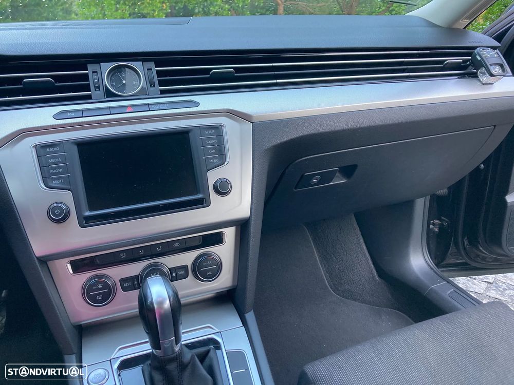 VW Passat Variant 1.6 TDI Confortline DSG - 20