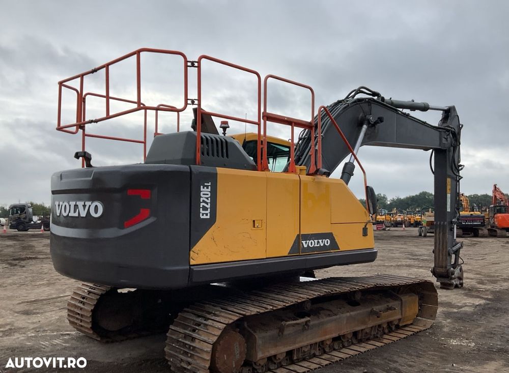 Volvo EC220EL Excavator - 3