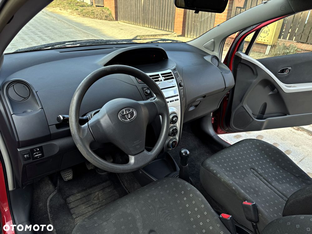 Toyota Yaris 1.0 Luna A/C - 12