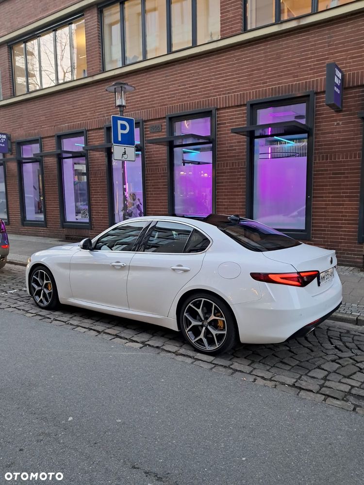 Alfa Romeo Giulia - 9