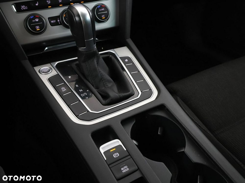Volkswagen Passat - 30