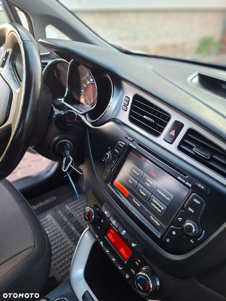 Kia Ceed 1.6 GDI Fifa World Cup Edition - 12