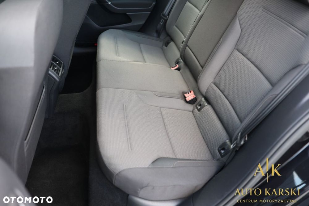 Volkswagen Golf - 33