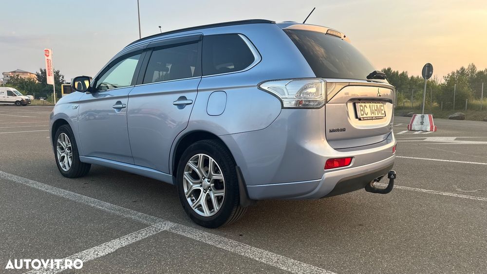 Mitsubishi Outlander - 15