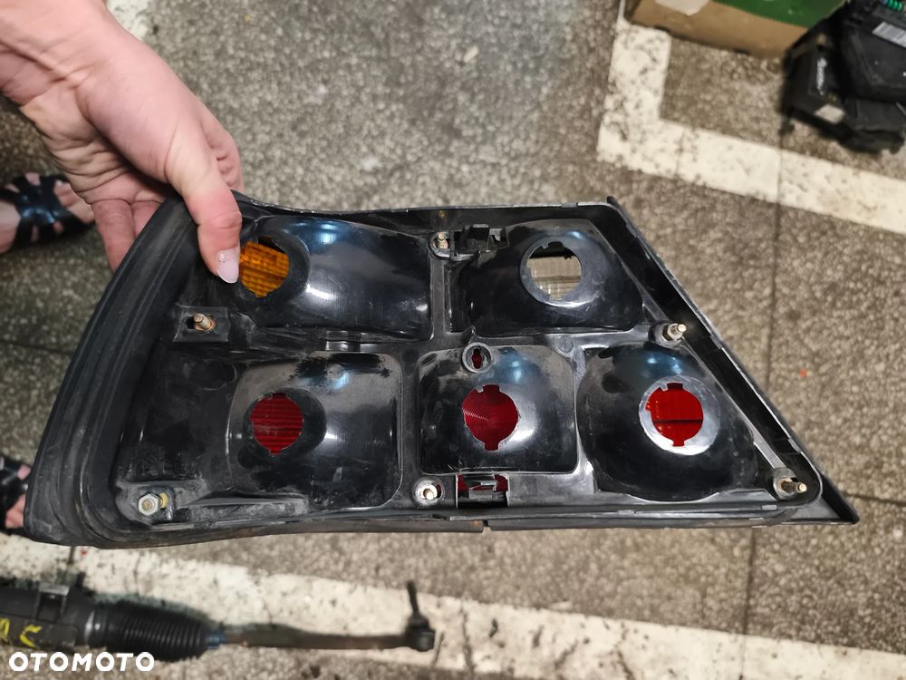 Lewarek zmiany biegów drzwi tył lampa sedan Mercedes w124 - 27