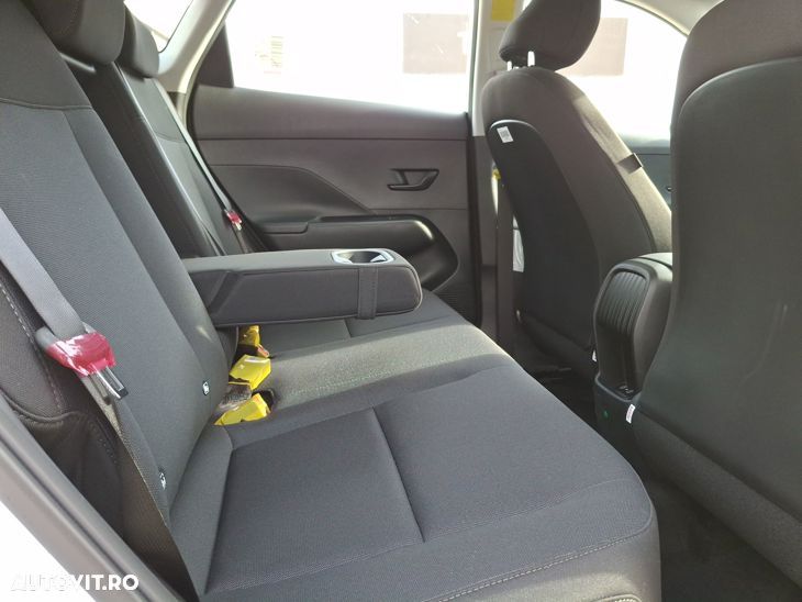 Hyundai KONA - 16