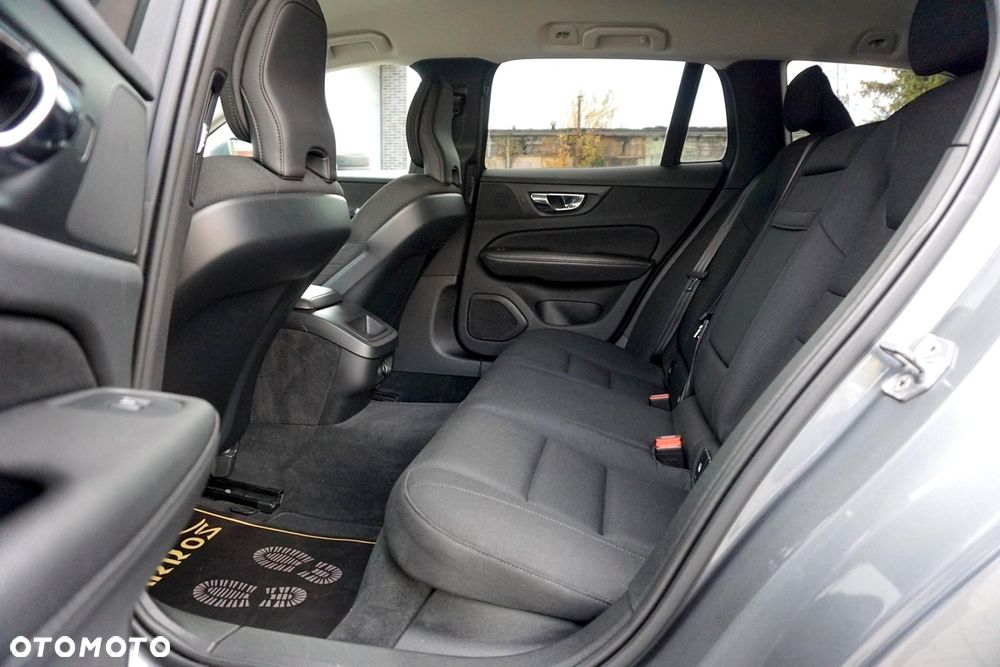 Volvo V60 D3 Summum - 34