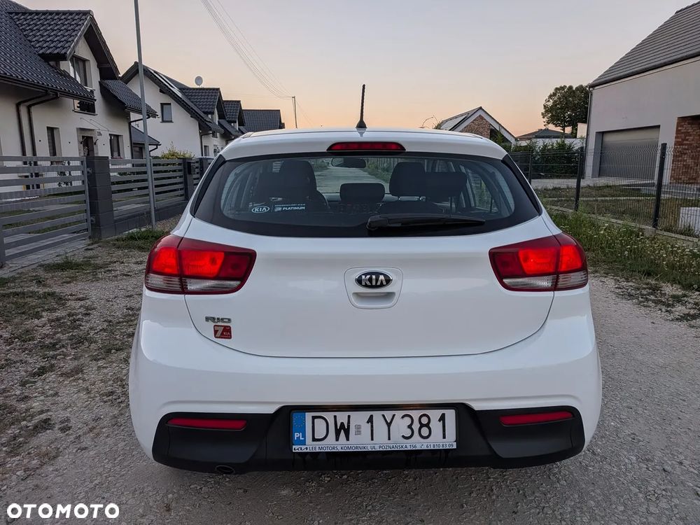 Kia Rio 1.2 M - 10