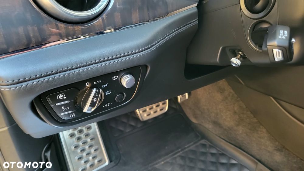 Bentley Bentayga V8 - 11