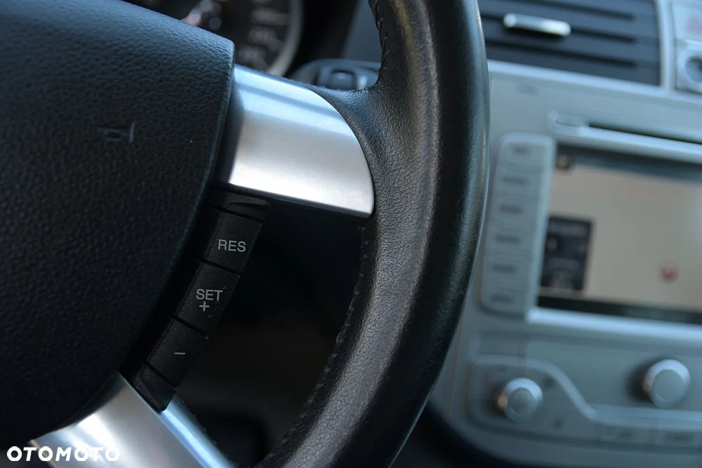 Ford Kuga 2.0 TDCi 2x4 Titanium - 28