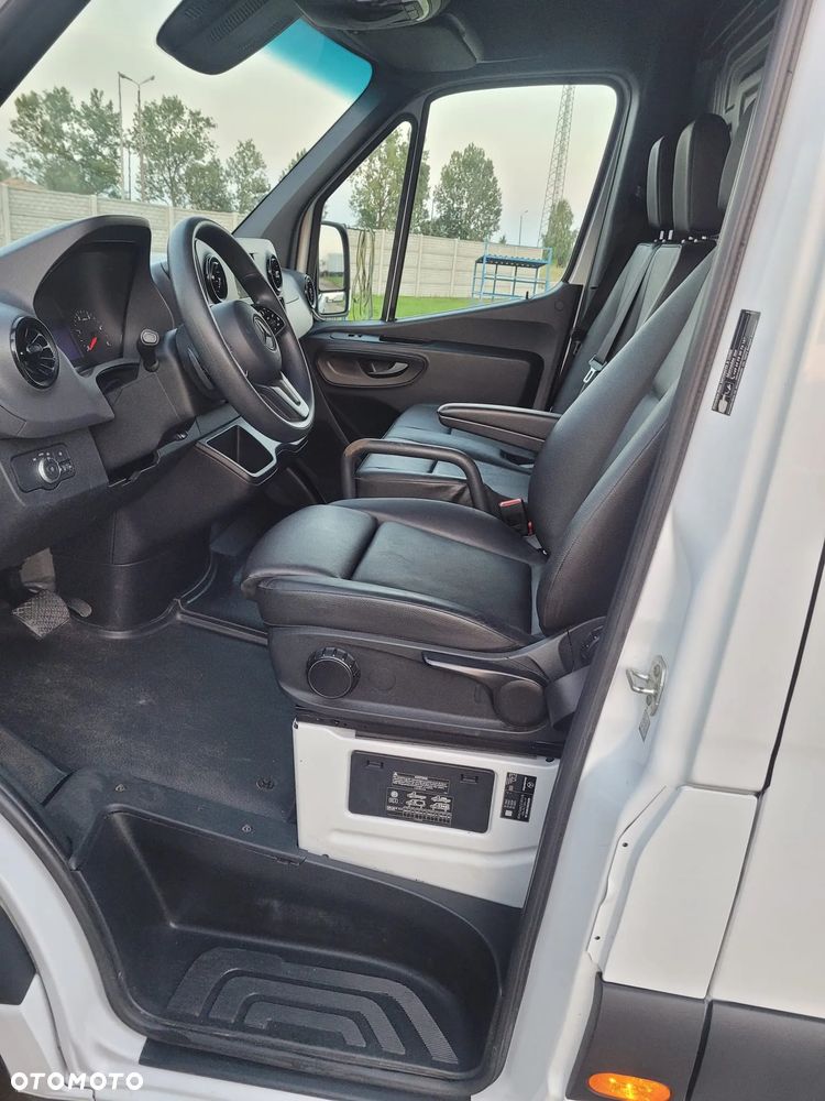 Mercedes-Benz Sprinter - 16