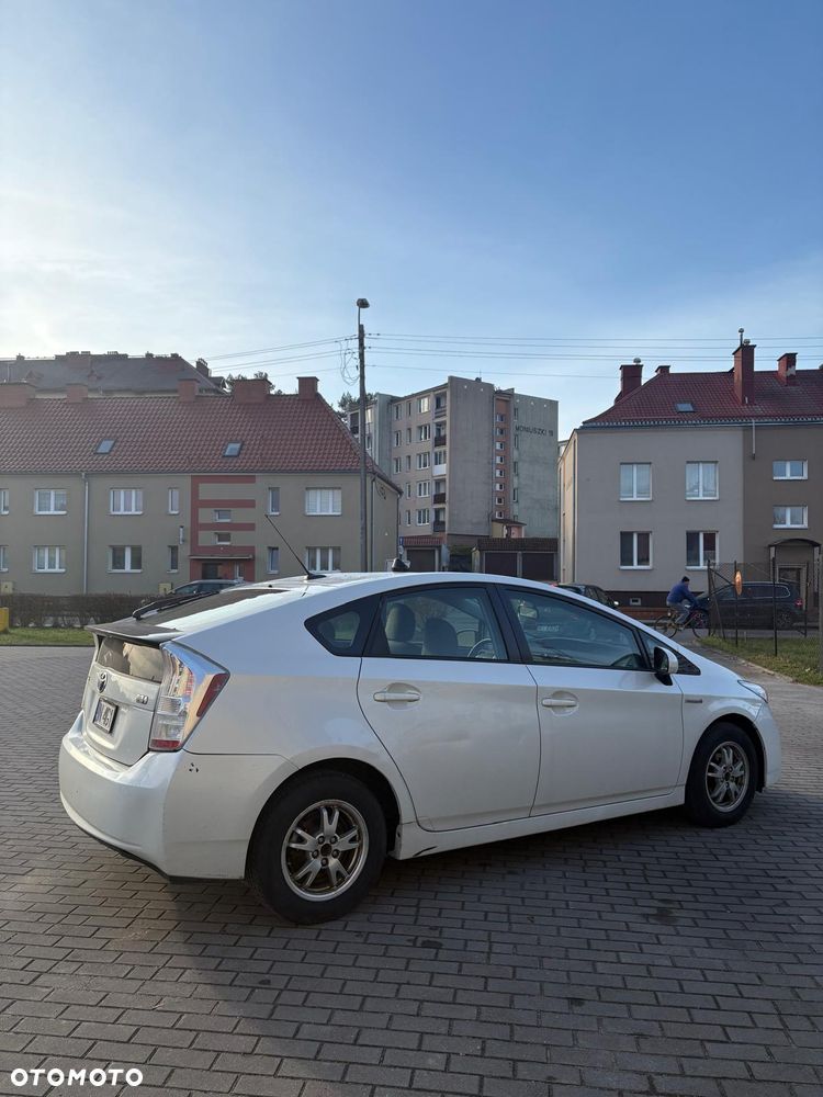 Toyota Prius (Hybrid) - 6