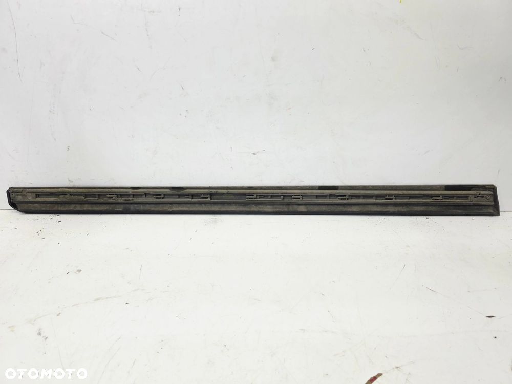LISTWA DOLNA DRZWI PRAWY PRZÓD AUDI A4 B7 LY7W - 7