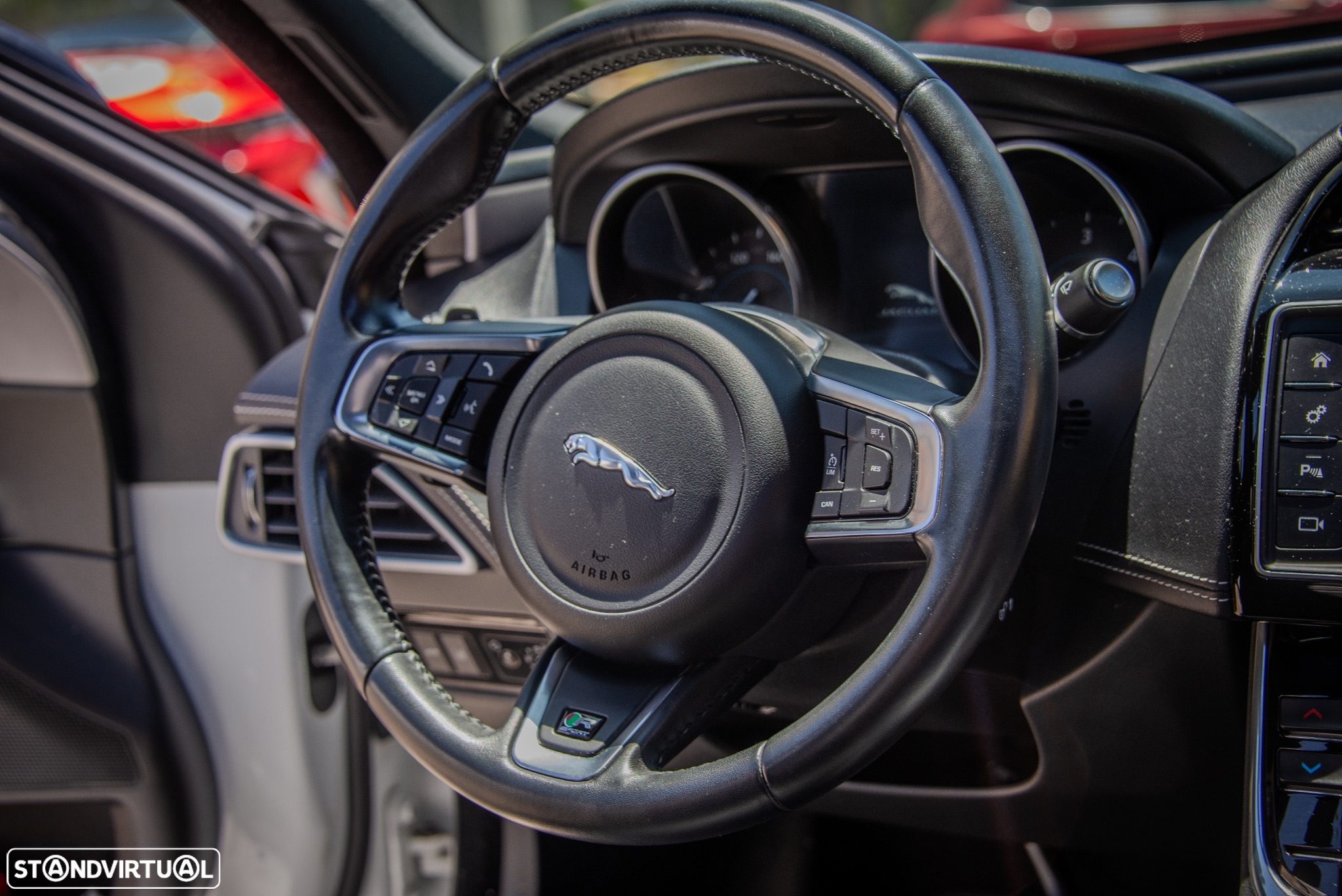 Jaguar XE 2.0 D R-Sport AWD Aut. - 35