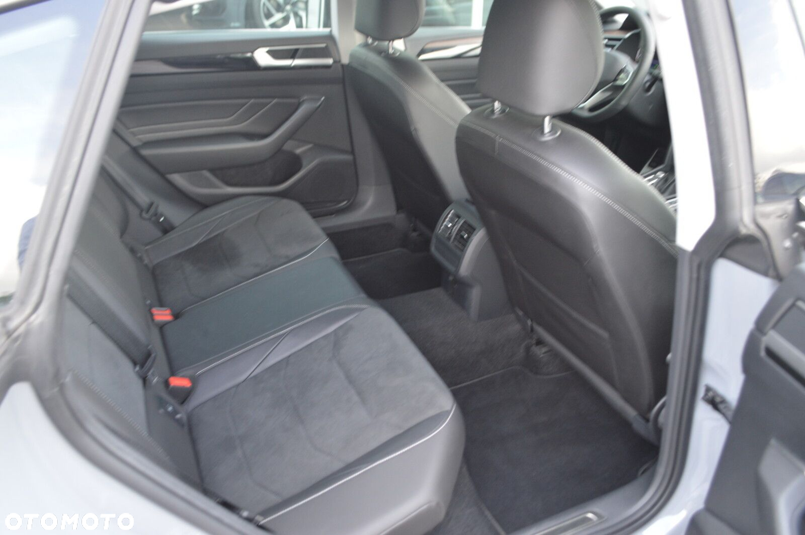 Volkswagen Arteon 2.0 TSI Elegance DSG - 24