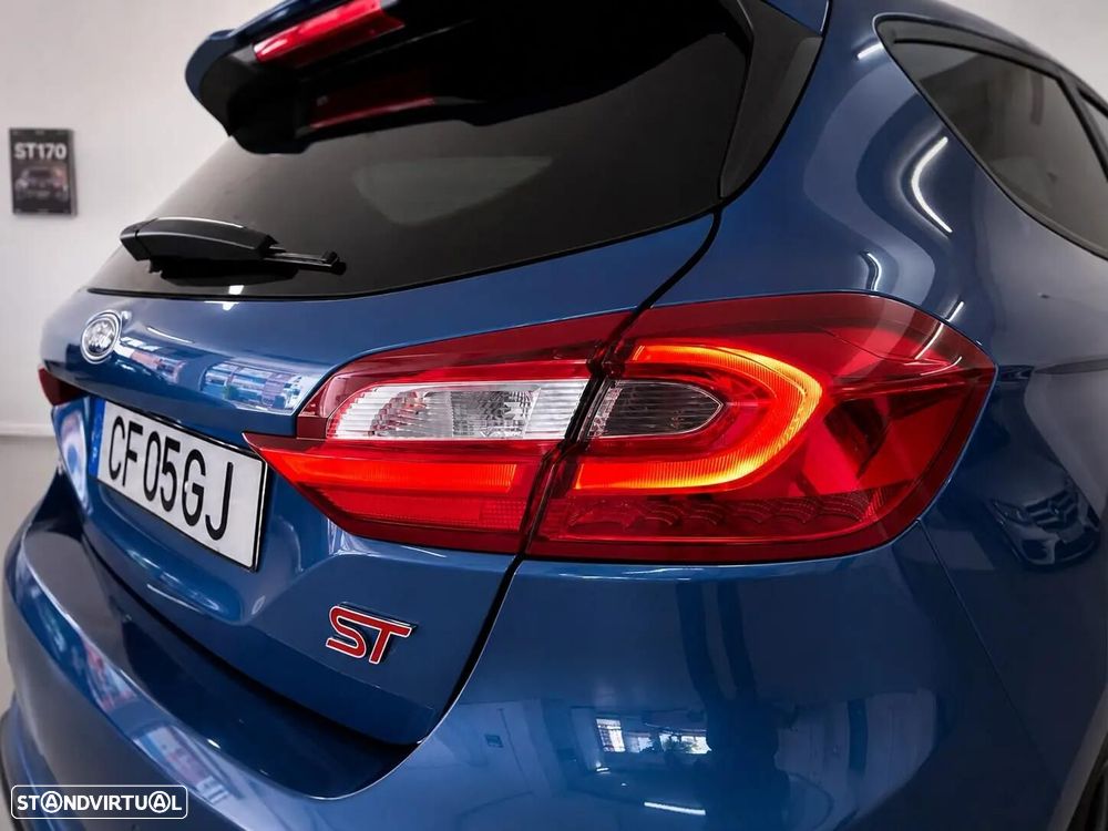 Ford Fiesta 1.5 EcoBoost S&S c/ Pack Pele Exclusiva ST - 24