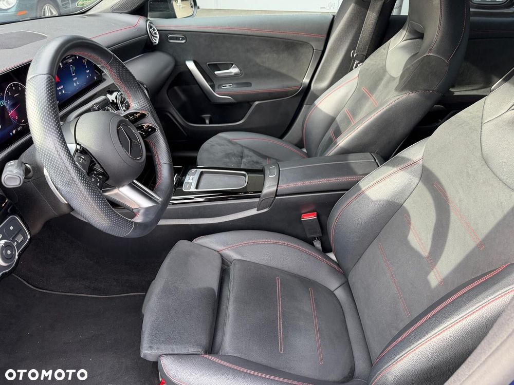 Mercedes-Benz CLA 200 AMG Line 7G-DCT - 12
