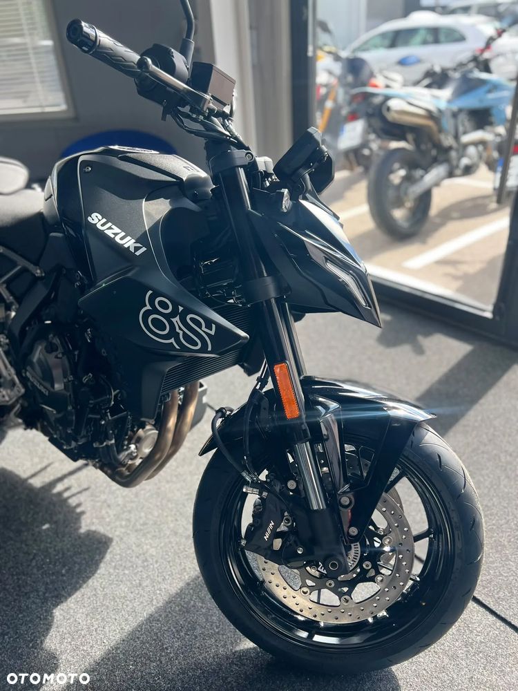 Suzuki GSX - 16