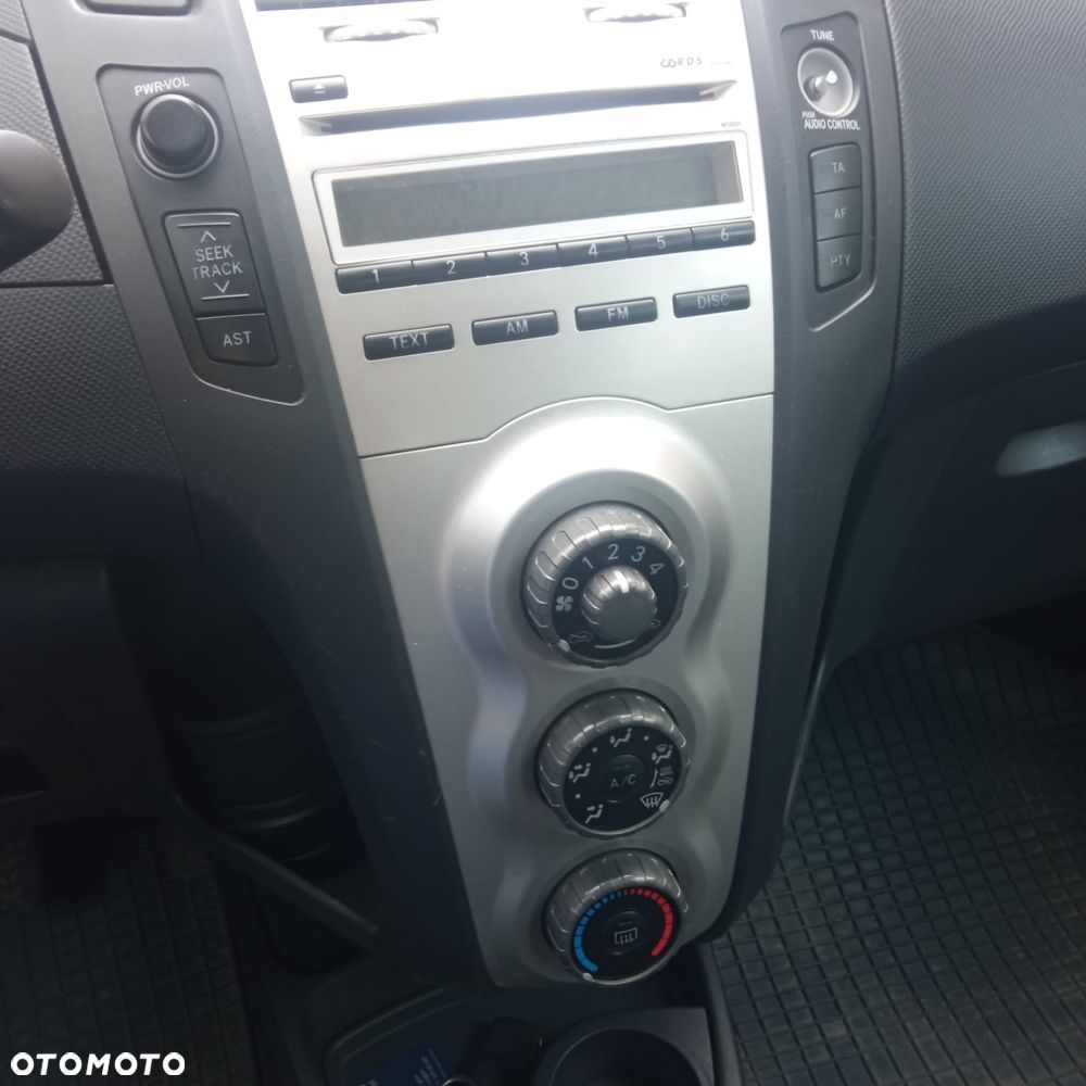 Toyota Yaris 1.4 D-4D Luna - 11