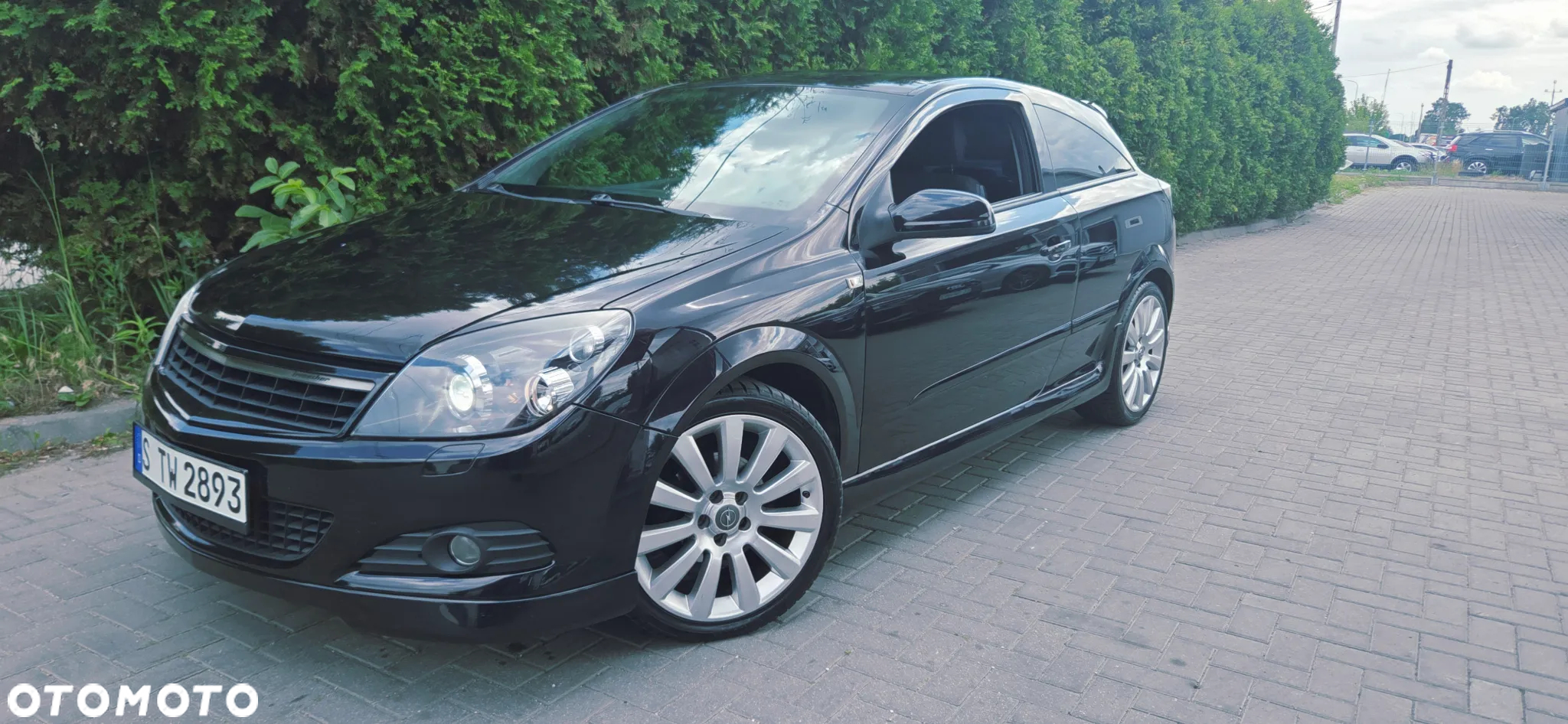 Opel Astra GTC 1.8 Cosmo - 4