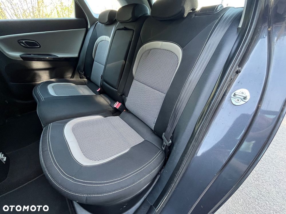 Kia Ceed - 10